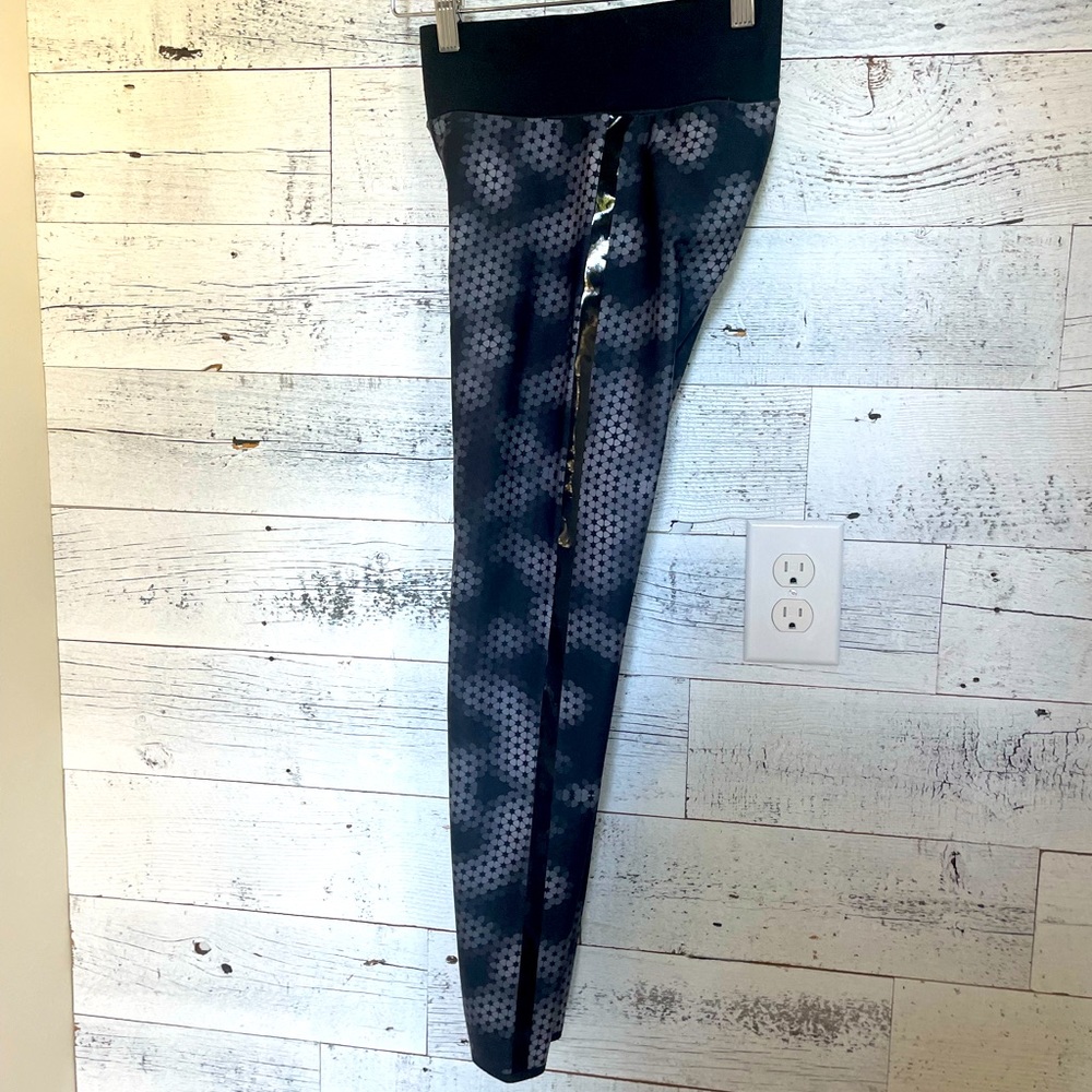 Ultracor Lux Knockout Ultra High Leggins - 3” waistband, 24” inseam. Size Small